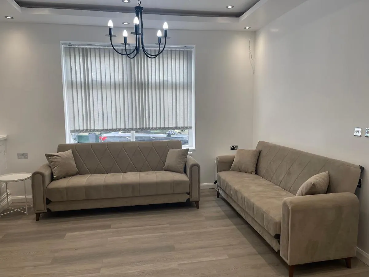 Araan House Hotel -Families And Couples Only Blackpool Guest house